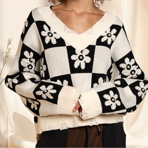 POL Daisy Pearl Knit Sweater | Retro Checker Chic - Picture 4 of 8